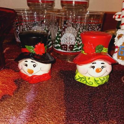 CHRISTMAS GLASSES AND SERVEWARE