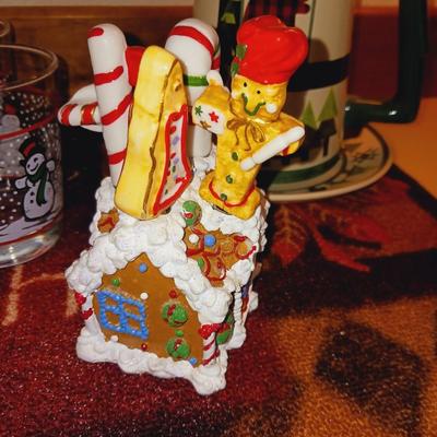 CHRISTMAS GLASSES AND SERVEWARE