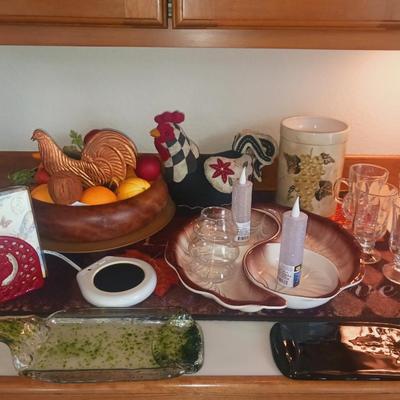 ROOSTERS AND OTHER KITCHEN ITEMS