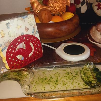 ROOSTERS AND OTHER KITCHEN ITEMS