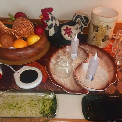 ROOSTERS AND OTHER KITCHEN ITEMS