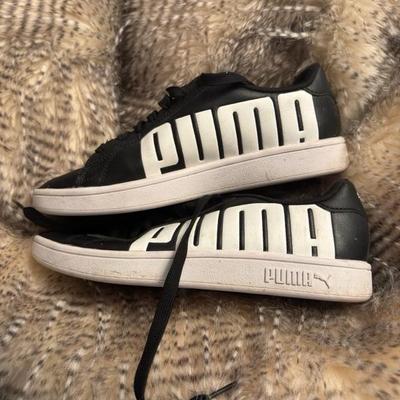 Puma black and white size 6