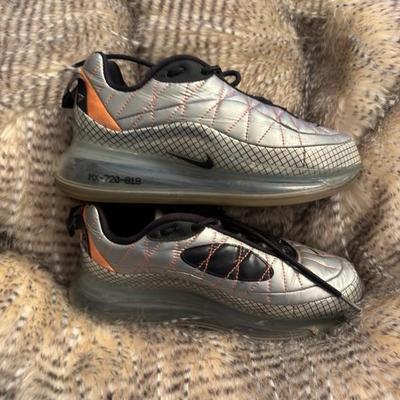 Nike Air Max silver 720-818 size 6