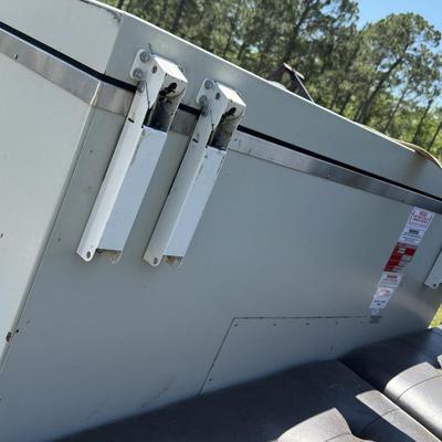 SO LOW CHEST STYLE model C85-9 (9 cubic ft) 7915 new
