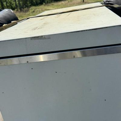 SO LOW CHEST STYLE model C85-9 (9 cubic ft) 7915 new