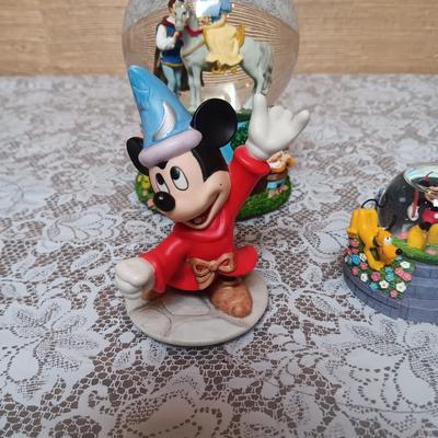 3 DISNEY SNOWGLOBES SNOW WHITE IS MUSICAL AND A MICKEY MOUSE FIGURINE