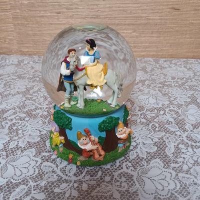 3 DISNEY SNOWGLOBES SNOW WHITE IS MUSICAL AND A MICKEY MOUSE FIGURINE