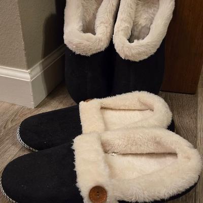 2 Pairs of Slippers