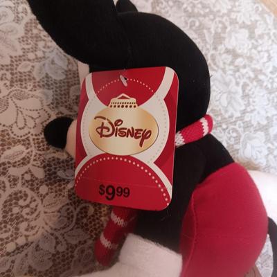 PLUSH DISNEY MICKEY MOUSE AND PLUTO, SNOWGLOBE AND VINYL FIGURE