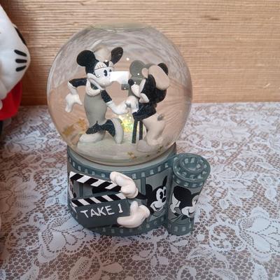 DISNEY MICKEY AND MINNIE MUSICAL SNOWGLOBE, PLUSH GOOFY AND MINNIE