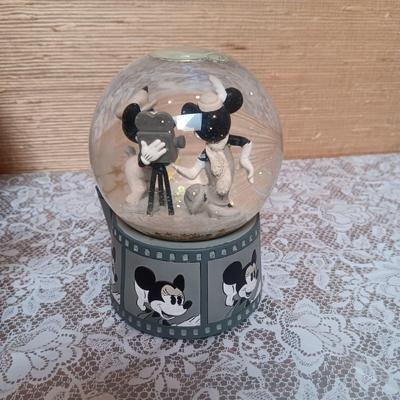 DISNEY MICKEY AND MINNIE MUSICAL SNOWGLOBE, PLUSH GOOFY AND MINNIE