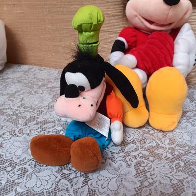 DISNEY MICKEY AND MINNIE MUSICAL SNOWGLOBE, PLUSH GOOFY AND MINNIE