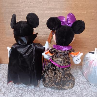 FREE STANDING 23" DISNEY MICKEY AND MINNIE HALLOWEEN GREETERS W/TAGS