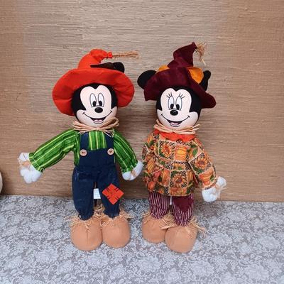 MICKEY AND MINNIE 22" FREE STANDING SCARECROWS