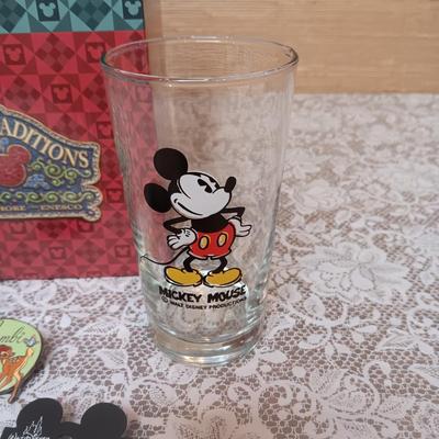 WALT DISNEY 'LOVE IN BLOOM", 2 GLASSES AND 3 PINS