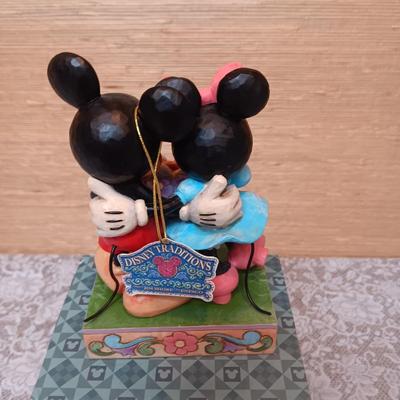 WALT DISNEY 'LOVE IN BLOOM", 2 GLASSES AND 3 PINS