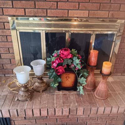 PAIR OF SHORT TABLE LAMPS, CANDLES AND HOLDERS PLUS FAUX FLOWERS IN A WOODEN BOX