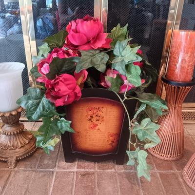 PAIR OF SHORT TABLE LAMPS, CANDLES AND HOLDERS PLUS FAUX FLOWERS IN A WOODEN BOX