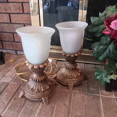 PAIR OF SHORT TABLE LAMPS, CANDLES AND HOLDERS PLUS FAUX FLOWERS IN A WOODEN BOX