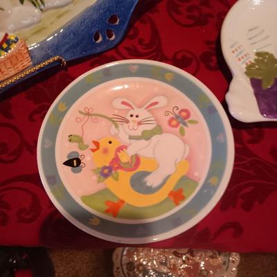 EASTER DECORATIONS AND SERVEWARE