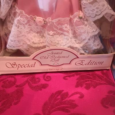 EASTER DECORATIONS AND SERVEWARE