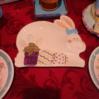 EASTER DECORATIONS AND SERVEWARE