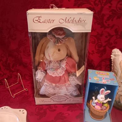 EASTER DECORATIONS AND SERVEWARE