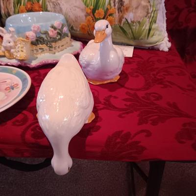 EASTER DECORATIONS AND SERVEWARE