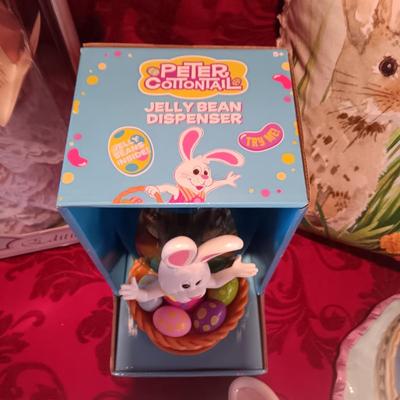 EASTER DECORATIONS AND SERVEWARE