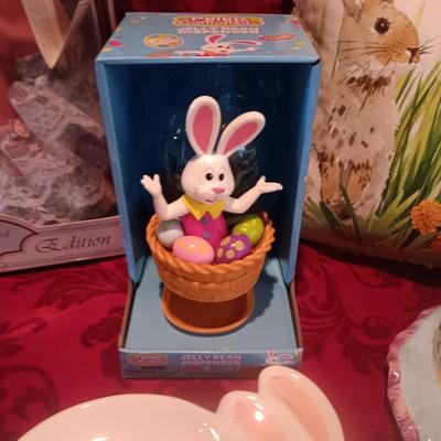 EASTER DECORATIONS AND SERVEWARE