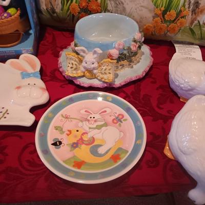 EASTER DECORATIONS AND SERVEWARE