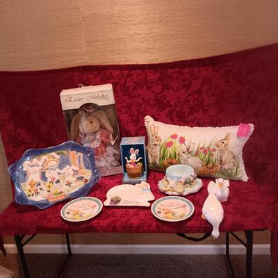 EASTER DECORATIONS AND SERVEWARE
