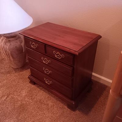 THOMASVILLE 4 DRAWER CHEST AND TABLE LAMP