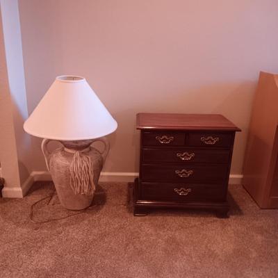THOMASVILLE 4 DRAWER CHEST AND TABLE LAMP