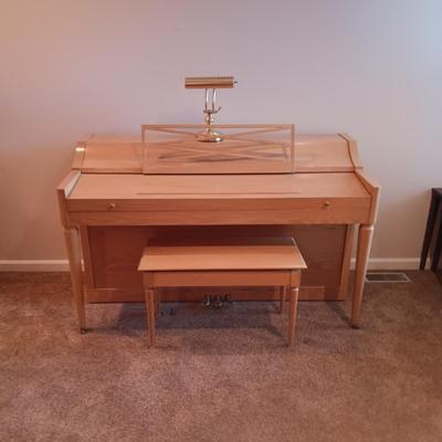BALDWIN ACROSONIC PIANO WITH BENCH, SHEET MUSIC AND BRASS PIANO LAMP