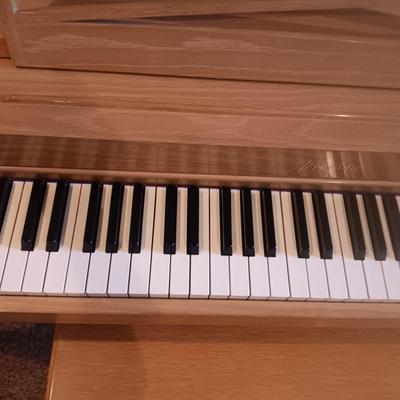 BALDWIN ACROSONIC PIANO WITH BENCH, SHEET MUSIC AND BRASS PIANO LAMP