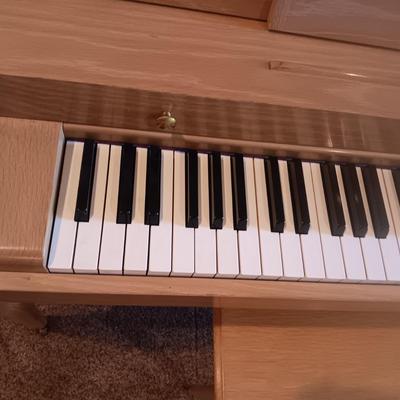 BALDWIN ACROSONIC PIANO WITH BENCH, SHEET MUSIC AND BRASS PIANO LAMP