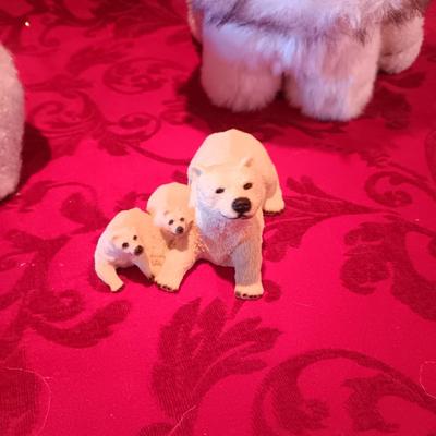 VARIETY OF POLAR BEARS