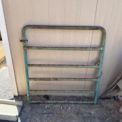 METAL PIPE GATE