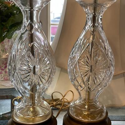 Vintage Pair of Mid-Century Leaded Glass Lamps w/Shades in Good Preowned Condition as Pictured.
