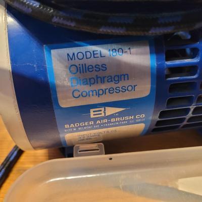 Airbrush kit, compressor and airbrush set