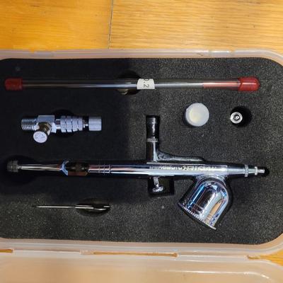 Airbrush kit, compressor and airbrush set