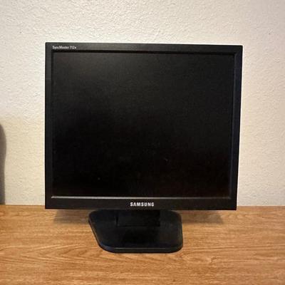 ATIVA 8-SHEET DESKTOP SHREDDER AND 17-INCH SAMSUNG LCD MONITOR