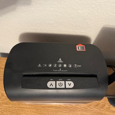 ATIVA 8-SHEET DESKTOP SHREDDER AND 17-INCH SAMSUNG LCD MONITOR