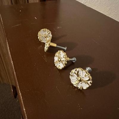 4 DRAWER DRESSER AND CHAIR