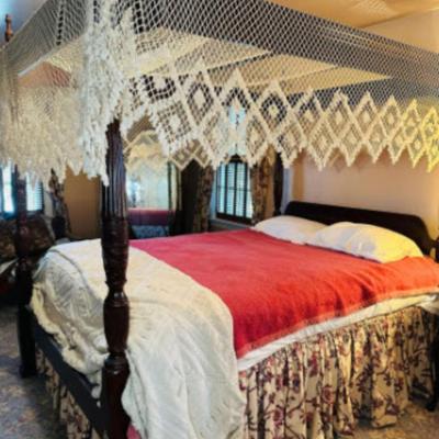 Queen Canopy Bed 