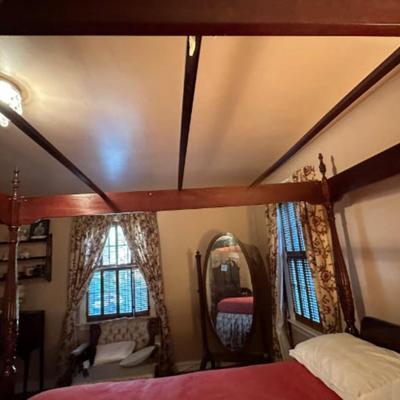 Queen Canopy Bed 