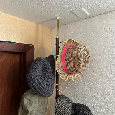 TENSION POLE HANGER AND 4 WOMENS HATS