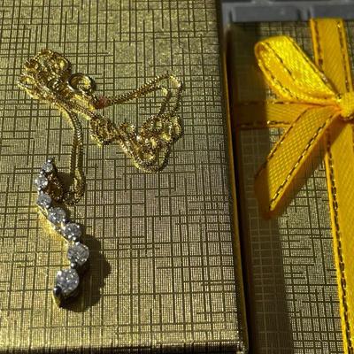 Ladies 14K 1/3 Carat TW Diamond Pendant on a 18" 14k Chain 1.6 Pennyweights TW in Good Preowned Condition.