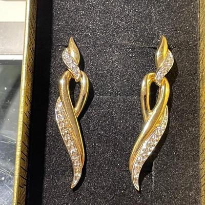 Ladies 14K 1/4 Carat TW Diamond Dangling Earrings 4-Pennyweights TW 1-5/8" Tall in Good Preowned Condition.